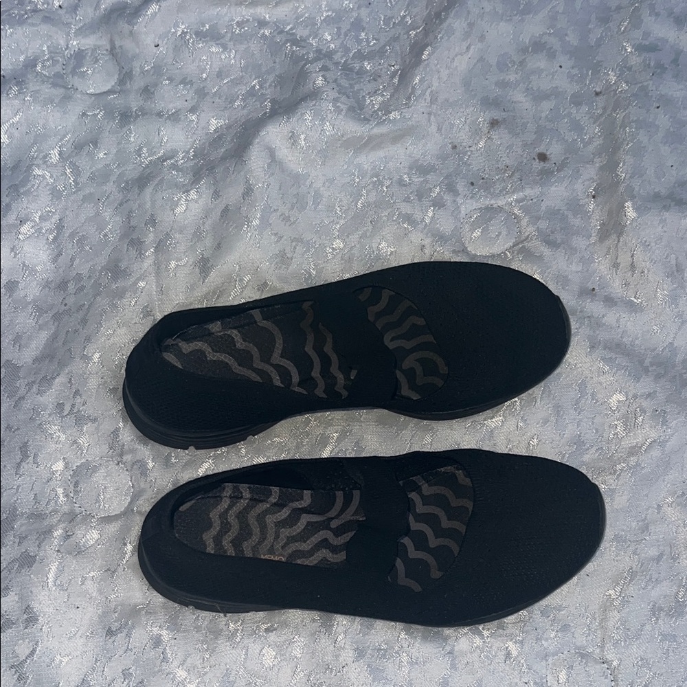 Black Slip-On Women's Walking Shoes